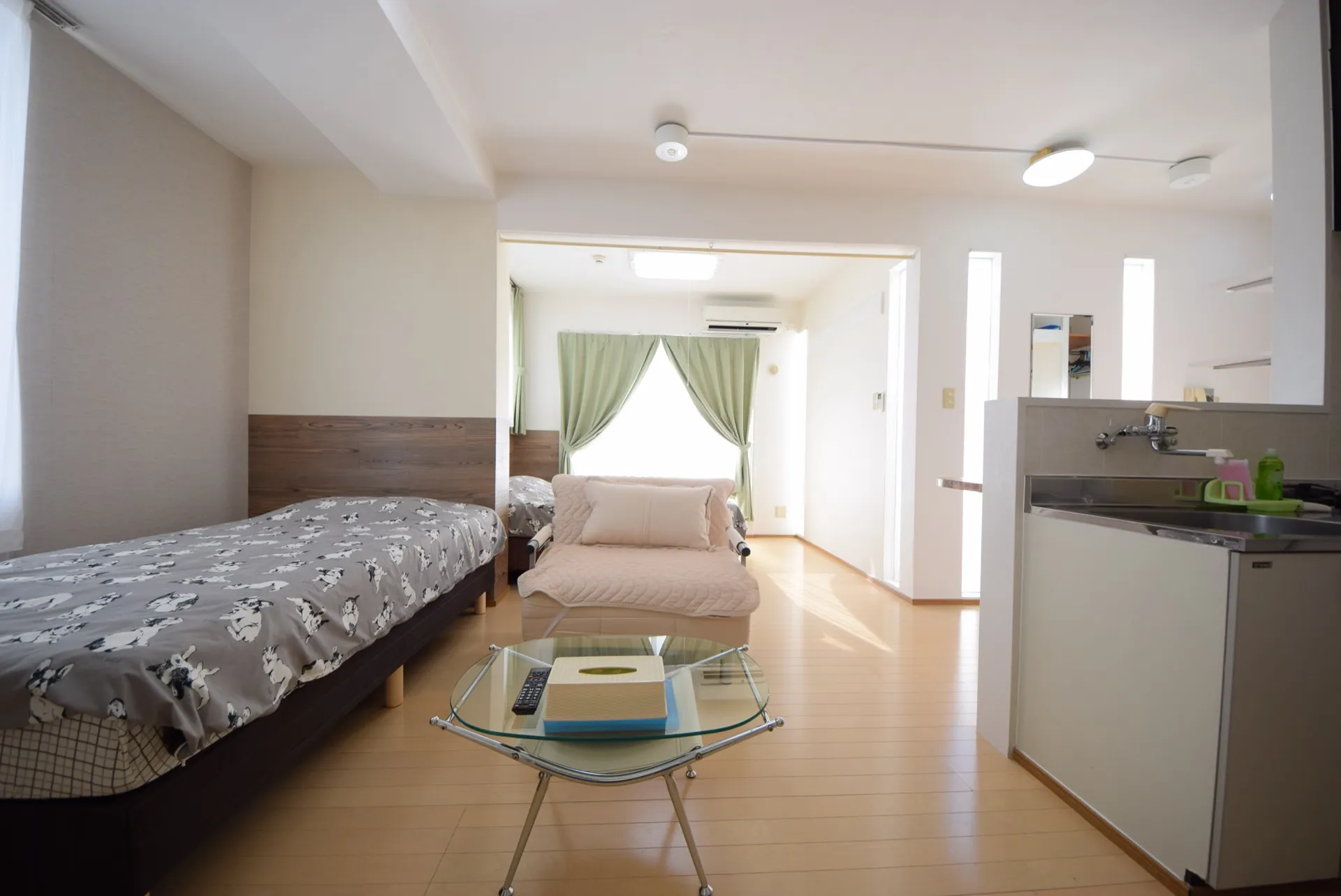 広々1Room キッチンから居室
